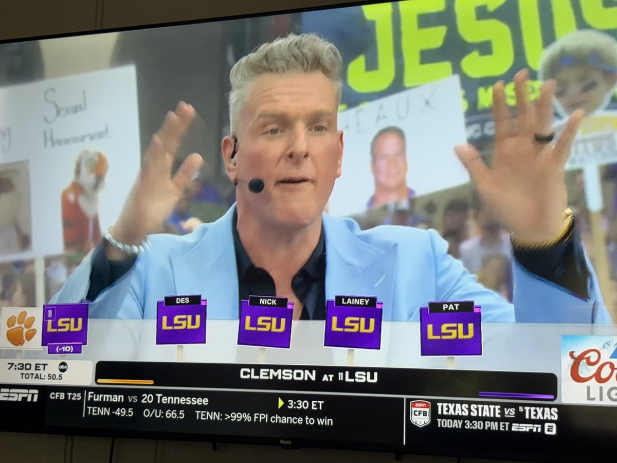 SamStovepiper's tweet photo. They have no clue what’s coming #welcometoACCball #deathvalleyisinSC https://t.co/RkHuNfOoiq