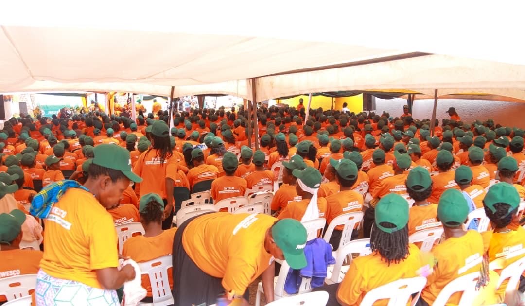 JonardPost's tweet photo. JWESCO officially launched in Hoima City

The Jonard Development Foundation has launched the Jonard Women Enterprise Savings and Cooperative (JWESCO), bringing together leaders of women’s groups representing more than 10,000 women across Hoima City.

The initiative will promote a strong saving culture, productive investment, enterprise growth and wealth creation, while complementing Government’s Parish Development Model (PDM).

Hon. Eng. Jonard Asiimwe, NRM Vice Chairman – Western Region and Minister of Science, Technology and Innovation, said empowering women strengthens families and communities.

#JWESCO #HoimaCity #WomenEmpowerment