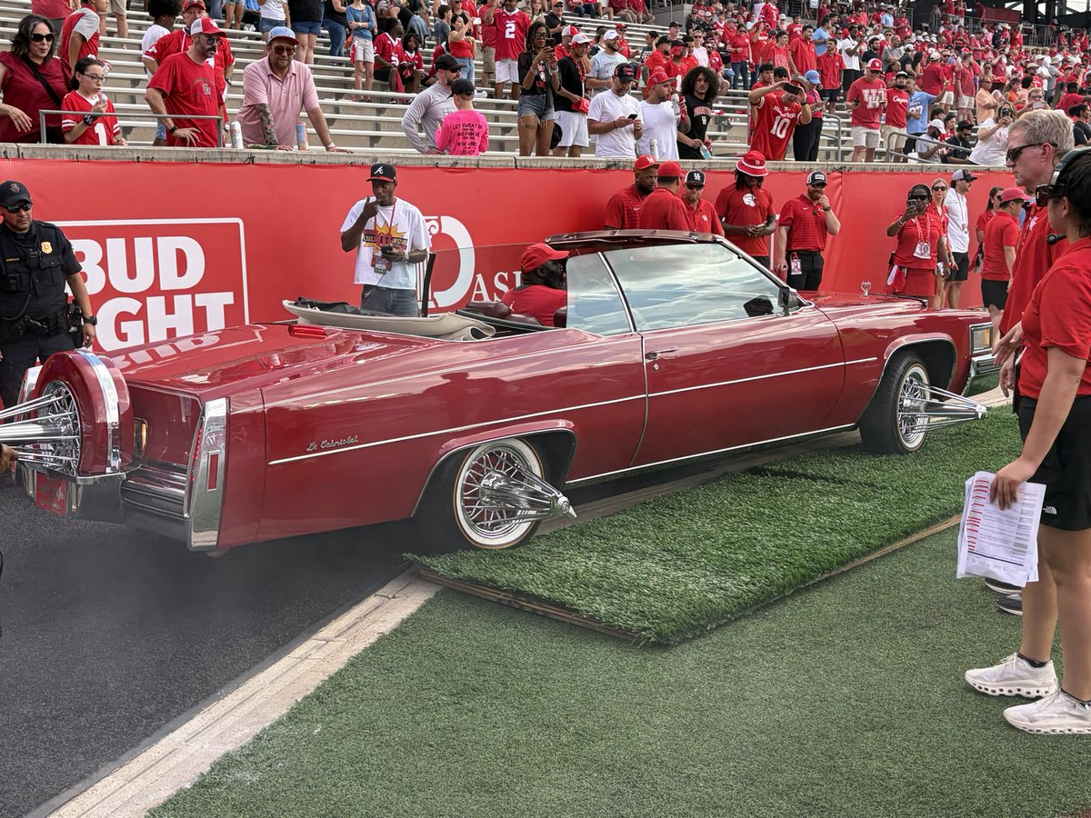 cougarsportsone's tweet photo. Now this is Houston. https://t.co/yH9GTxxtH8