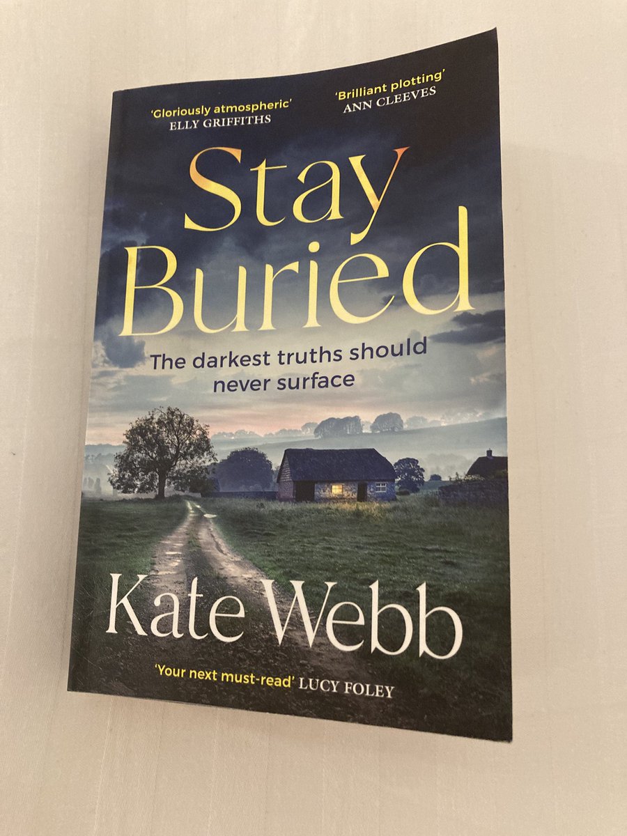 fionamsharp's tweet photo. This was my read today. Loved it. Need the next one. #KateWebb #StayBuried @QuercusBooks https://t.co/HWg6oTuwTX