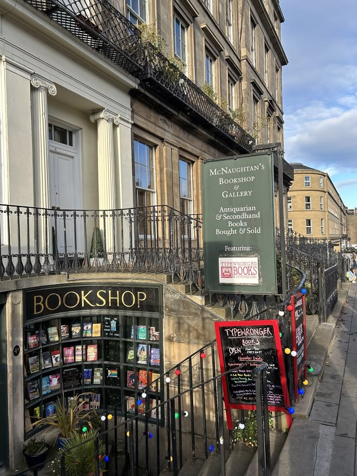 reminiscinbby's tweet photo. book stores in Edinburgh https://t.co/iSGiEXbfrY