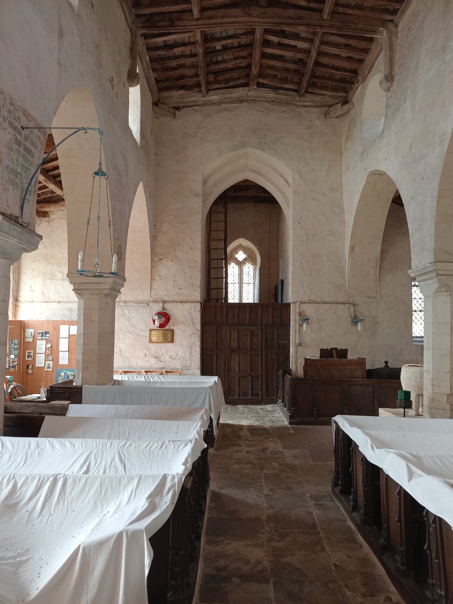 phil0073's tweet photo. Looking west in the Nave of #StMarysShelton , #Bedfordshire .From 12th century, probably on site of an earlier aisleless church.#StoddenChurches. Often open, please check first. https://t.co/oxtKwwfPYi .
#PhilOnaBike #StoneworkSunday #WoodenWednesday https://t.co/L2HRfQ8TH8