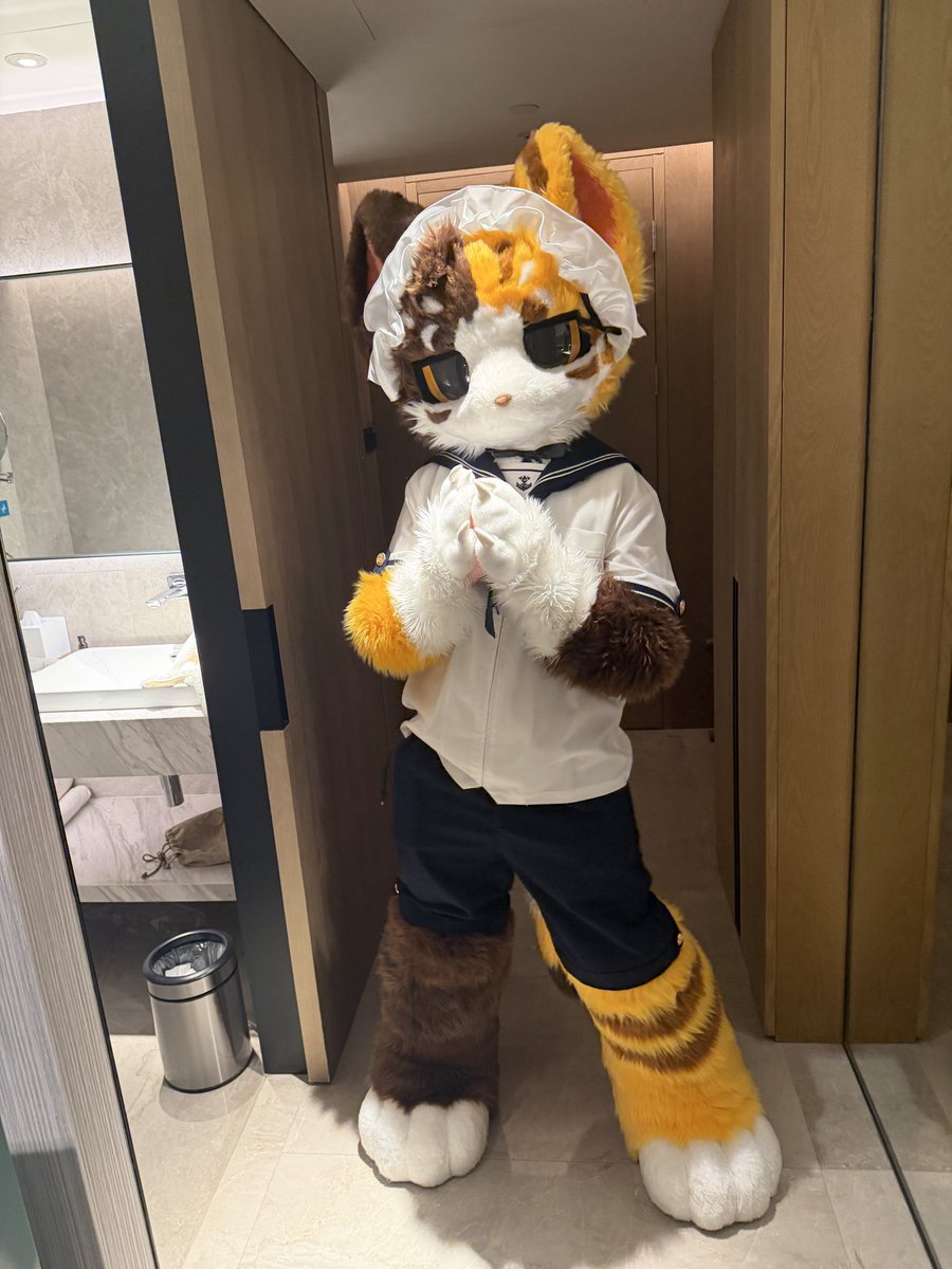 Slokatttt's tweet photo. hi🐱 #furry #fursuit https://t.co/1YJQFGiHiv