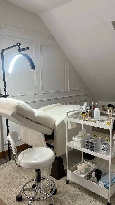 simp4ayla's tweet photo. I just received Lash lift + tint apt. ♡ ($75) from A via Throne. What a good wallet💕 https://t.co/dcCdeYGz0T