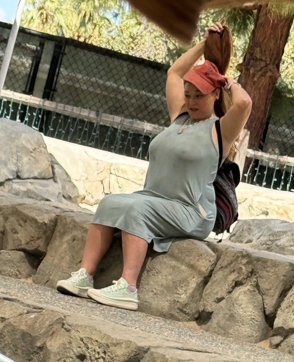 Rogerhhf9's tweet photo. Hard nips. #candids #nipples #spy #tits #voyeur #pawg #snowbunny #braless #hidden https://t.co/1UTFSnZccU
