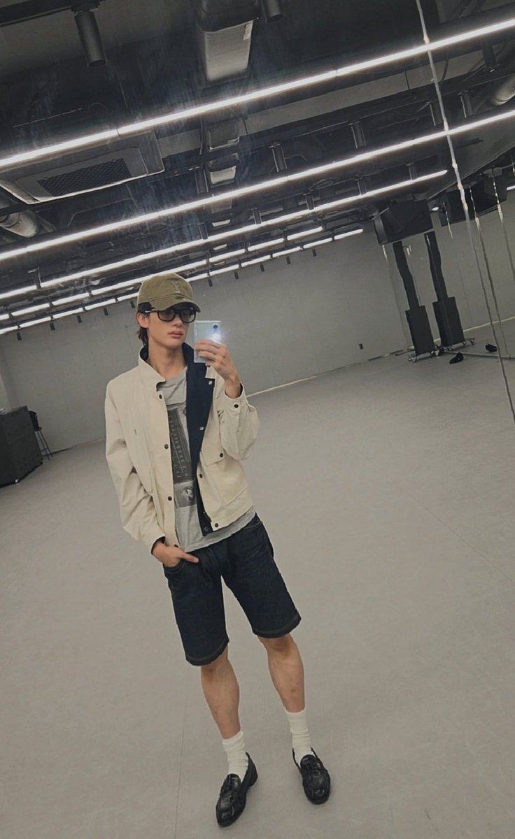 antonisbabo's tweet photo. 아니 잠만 이찬영 반바지 미쳤네 https://t.co/xXeJx2CVTo