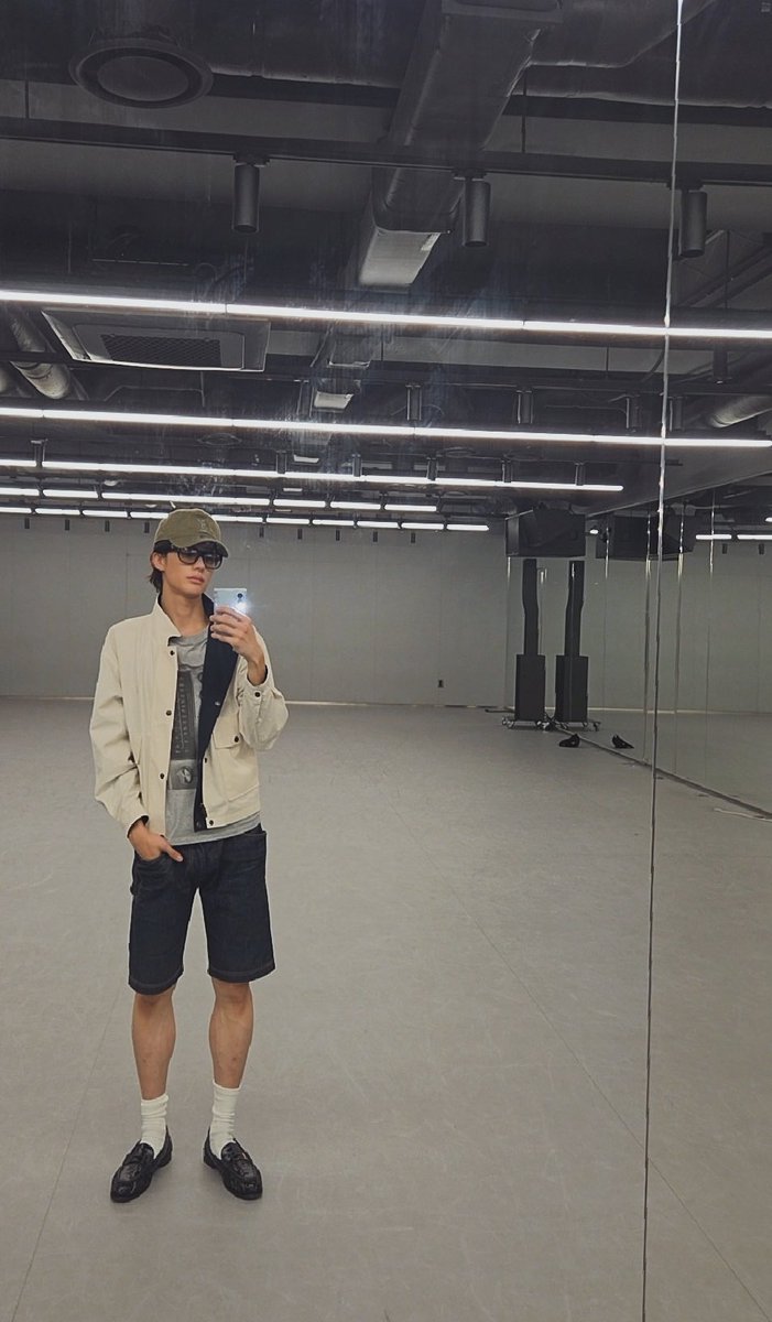 antonisbabo's tweet photo. 아니 잠만 이찬영 반바지 미쳤네 https://t.co/xXeJx2CVTo