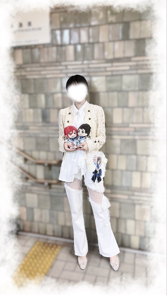 itojaga3td's tweet photo. 腐のものすぎて凄く悩んだ末に、せっかく凛ちゃんにご招待いただけるということでオケコンビジュ要素を加えた凛ちゃんのナイトをテーマに参戦服を考えたよ。
恐れ多くて💍一回も出せんかったし王冠つけたのも一瞬だった爆笑
見事振られましたん♪✌️ https://t.co/N60BAvQq1t