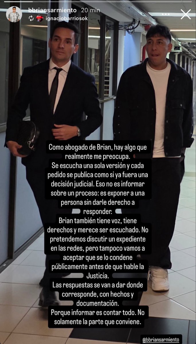 GORDOQUILOMBERO's tweet photo. Che, lo ridículo que me parece este villero. Ni siquiera por sus hijas se movilizó y se expuso tanto como ahora con este “juicio” o lo que carajo sea lo que quiere hacerle a Telefe. Qué papelón, si yo fuera las hijas también me querría sacar el apellido de este mamarracho JAJAJA #GranHermano