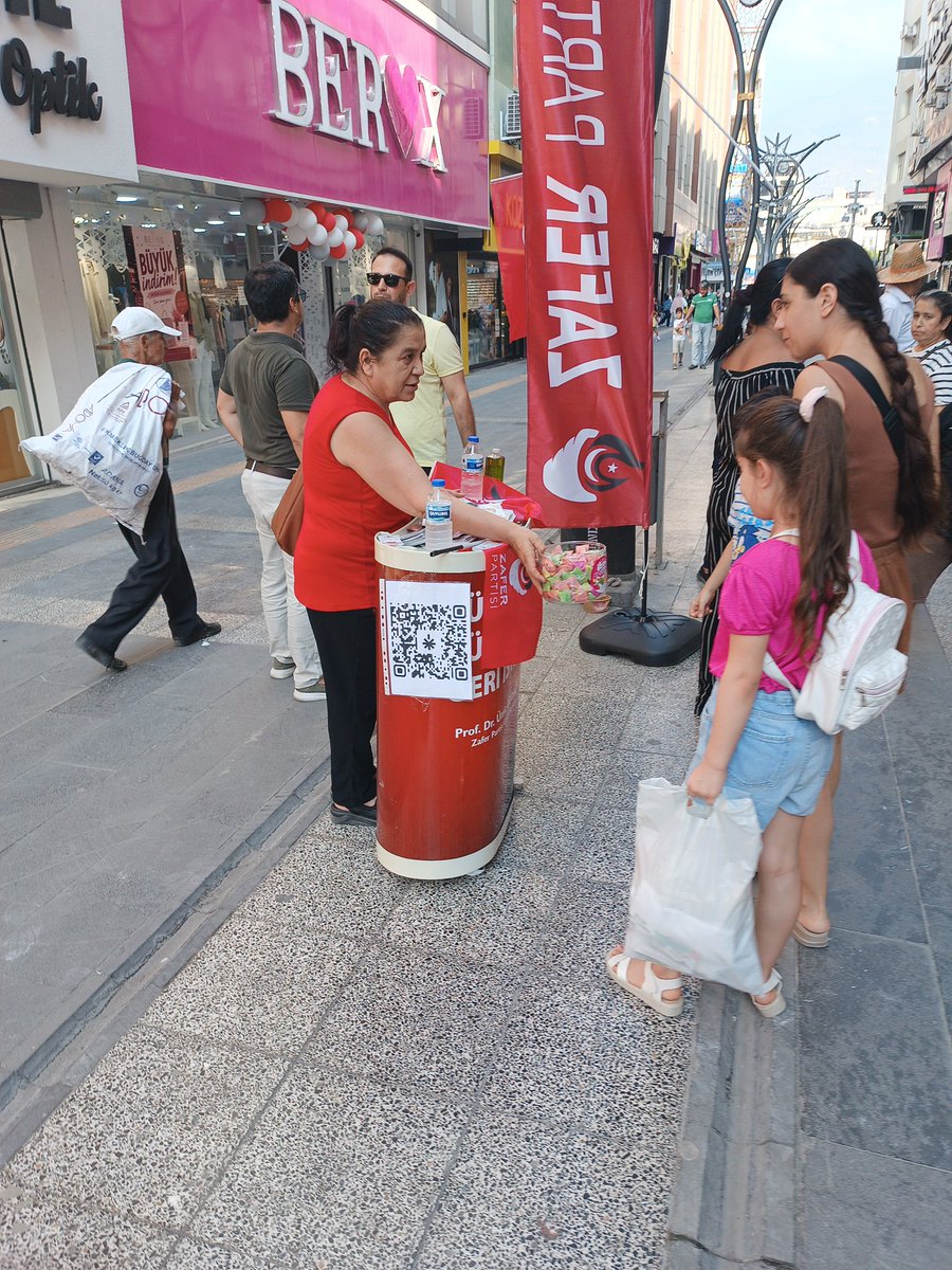 zaferisk's tweet photo. Bugün İskenderun’da milletimizle bir aradaydık.

Dertleri dinledik, çözüm reçetelerimizi anlattık. Milletimizin sesi olmaya, gerçekleri konuşmaya ve çözüm üretmeye devam edeceğiz.

Zafer, milletin olacaktır.
@umitozdag 
@SerhatTABANCA 
@hilalinyildizi 

#ZaferPartisi
#İskenderun https://t.co/6e4oxGla5N