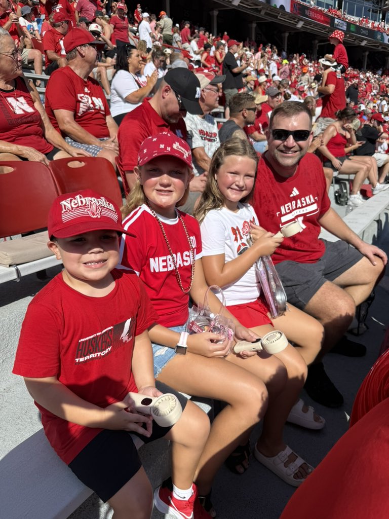 SaRasm23's tweet photo. #huskers #gbr #huskercheer https://t.co/FU0u7NthX2