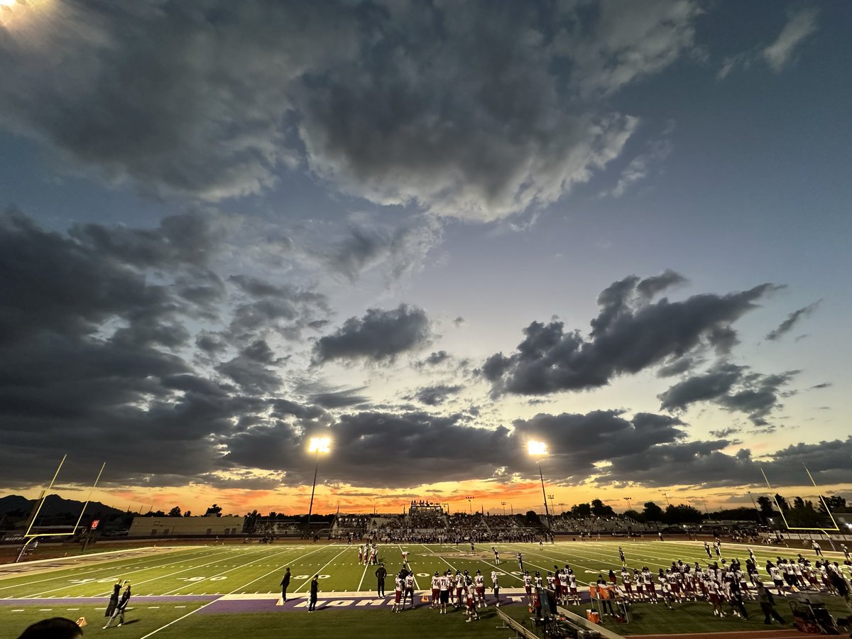 Nik_Morales_'s tweet photo. Scene from last night. Forgot how fast these weeks fly by during football season.  

Week 2: Hawks secure the dub. 
@WFFootballTeam 

#fridayNightLights #football #WilliamsFieldBlackhawks #ArizonaHSFB https://t.co/LPi16GPS7i