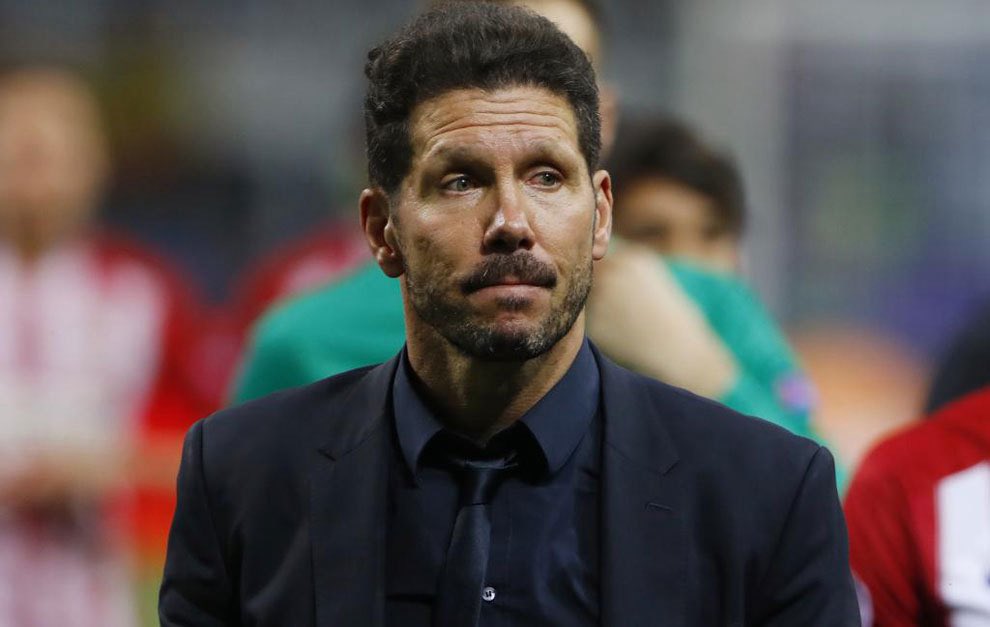 Mario___RM's tweet photo. Que barbaridad lo de este hombre, lleva una década siendo el entrenador mejor pagado de Europa, se ha gastado 1400M€ en fichajes en los últimos 10 años y compite peor que el Villarreal.

Hay que levantarse y aplaudir a este genio. https://t.co/rNfl5kXDC8