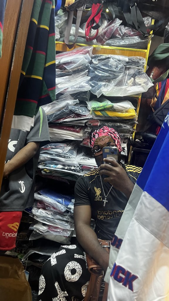 drharveee's tweet photo. Went to change my wardrobe today, all thanks to Elon musk 🎉🙏🏽 https://t.co/MEYtsi91qC