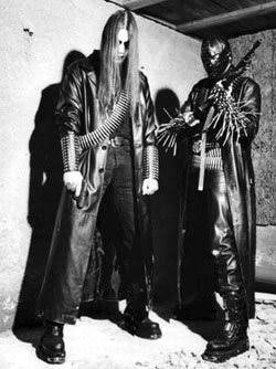 ZOMBIE_RITUAL_'s tweet photo. i like vulture lord bc theyre not afraid to just straight up have a guy in a gimp hood https://t.co/XJeY7TfYFE
