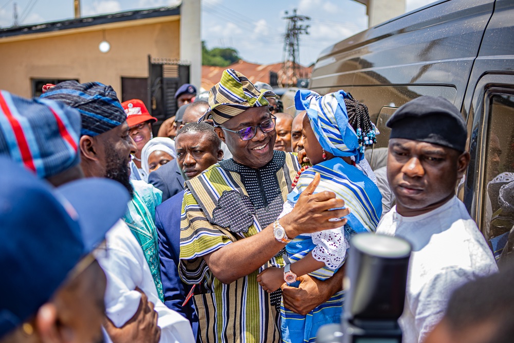 seyimakinde's tweet photo. It was my honour to accept the chieftaincy title of Aare Asoludero of Ibarapaland conferred on me by Kabiyesi, HRM Oba Samuel Adebayo Agbegbola Ajobo Olurin 1, Eleruwa of Eruwa today. I am grateful to the traditional council in Ibarapa for this great honour as part of the ceremony to mark the first anniversary of the coronation of Kabiyesi.