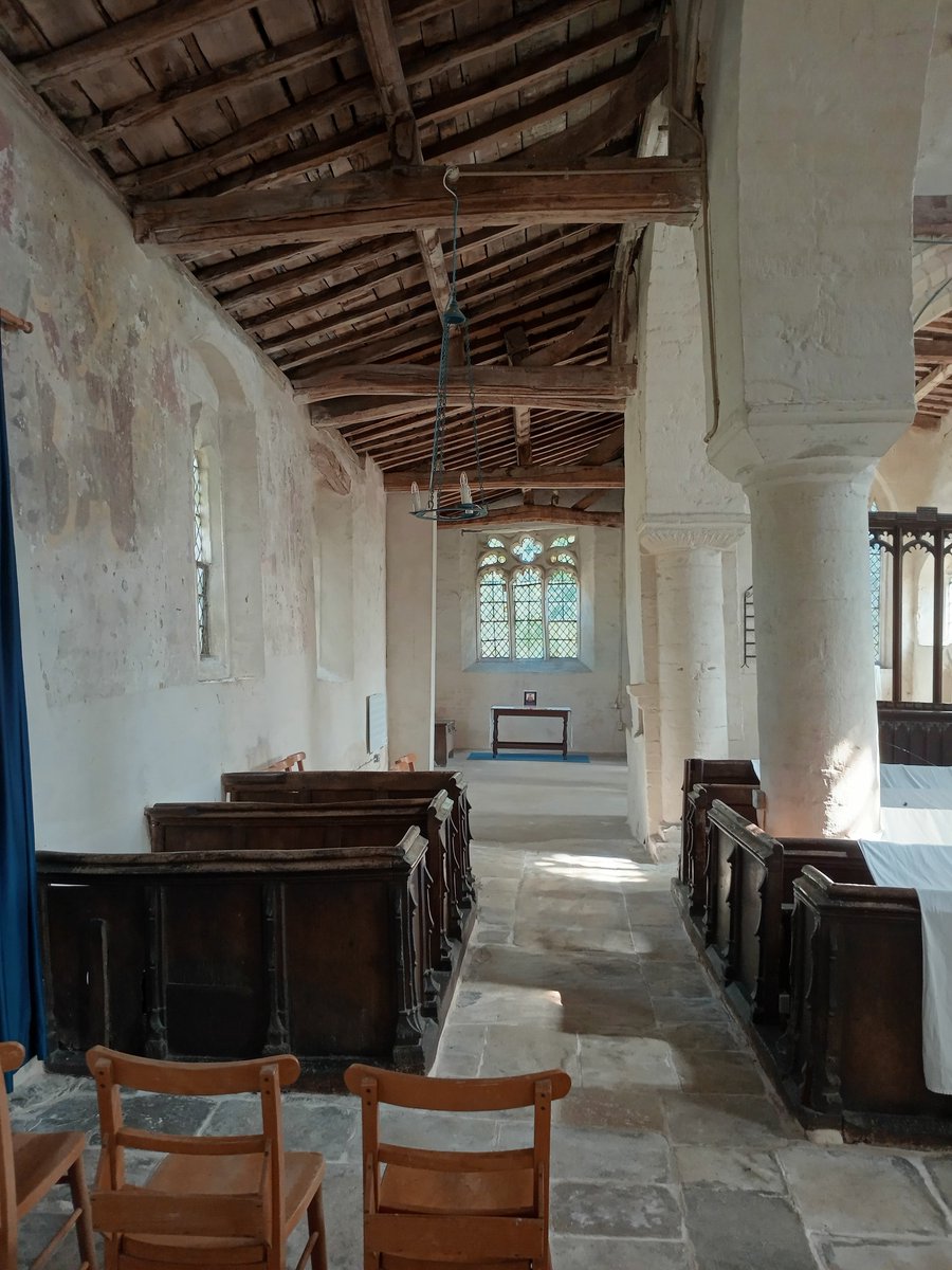 phil0073's tweet photo. Looking east in the Northern aisle, towards the Chapel. In
#StMarysShelton #Bedfordshire #PhilOnaBike #StoneworkSunday #WednesdayWallPaintings #WoodenWednesday https://t.co/aP5j9bR9GB
