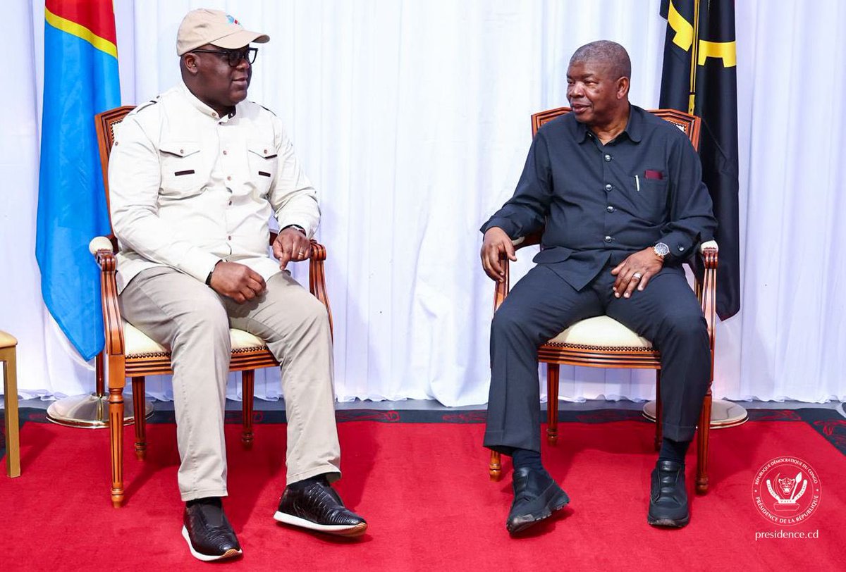 Presidence_RDC's tweet photo. À l’invitation du Président angolais, João Manuel Gonçalves Lourenço, le Président Félix-Antoine Tshisekedi Tshilombo a effectué, ce samedi 5 septembre 2026, une visite de travail dans la province de Cunene en Angola.

Les deux Chefs d’État ont pris part à l’inauguration des barrages de Ndúe et de Calucuve, ainsi que de leurs canaux d’acheminement, construits afin d’améliorer l’accès à l’eau et de lutter contre les effets de la sécheresse dans le sud de l’Angola.

Cette visite permet à la République démocratique du Congo de s’inspirer de l’expérience angolaise dans la réalisation d’infrastructures adaptées aux défis climatiques et confirme la volonté des deux dirigeants de renforcer une coopération tournée vers des solutions concrètes au bénéfice des populations.