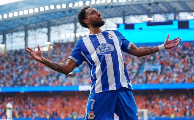 madridblaugrana's tweet photo. Aubameyang                      Diomande
0€                                               140M€
37 años.                                    37 años                       
4 goles.                                     0 goles
2 asis.                                        0 asist https://t.co/eJYKBj91o8