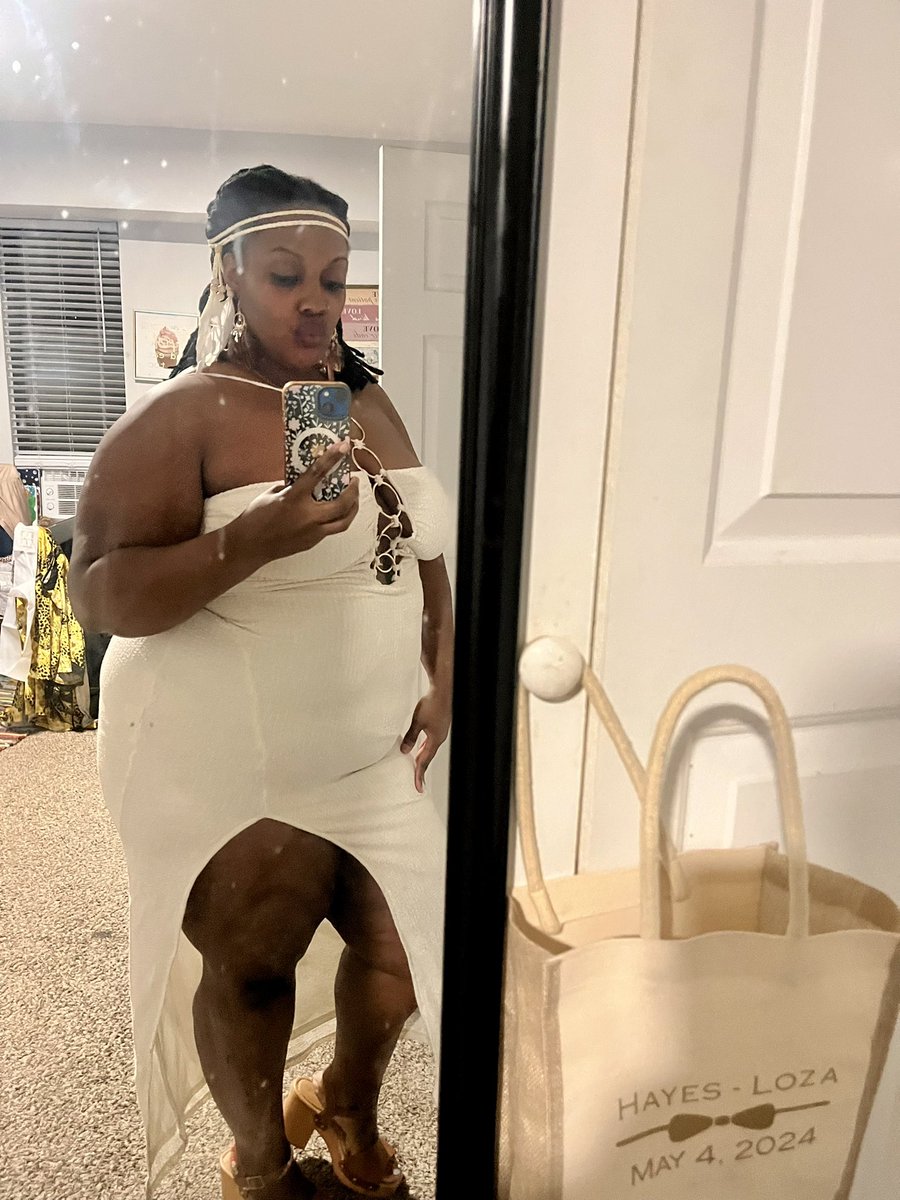 Beelove69's tweet photo. This was by far the prettiest dress I’ve ever gotten from Fashion Nova 😍🥵 https://t.co/sz8VeAxfrg