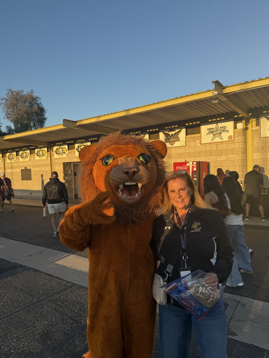 babettelperry's tweet photo. All that’s left is me and the Oaks Christian Lion? Where my journey began. My football and cheerleading moms, The Lion Queens, have inspired a new generation . Though Lee and Shea Pitts no longer line up together, another field another place 
Game Day and NFL here we come . https://t.co/rJcQ7WhLHl