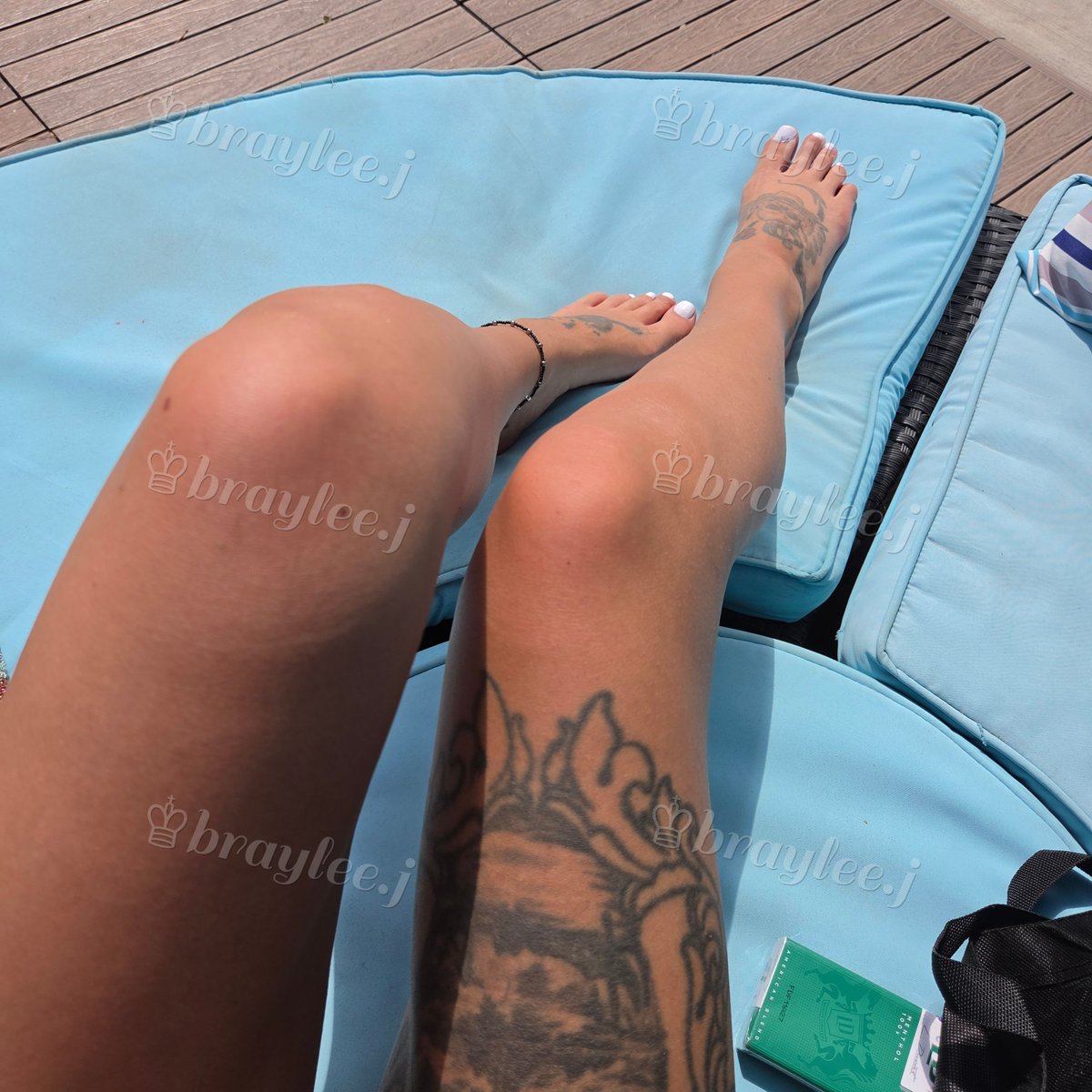 j_braylee's tweet photo. Who loves tatted feet? I know you want to see more of this. Can you prove you're worthy of seeing more? 💋 😘 #tattedfeet #feetfetish #feetlover #findom #goddess #soles https://t.co/OiaHK0D17I
