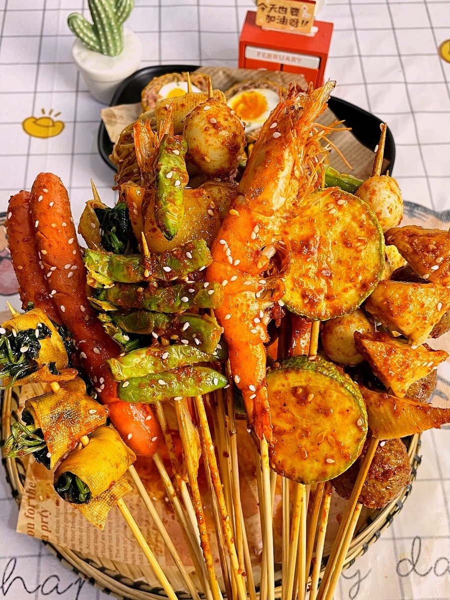 KeremOzturivdc's tweet photo. Craving late-night snacks This crispy street fried skewer with spicy cumin seasoning hits different—warm, fragrant, and perfect for a casual stroll!， https://t.co/2L5RWS7Fta