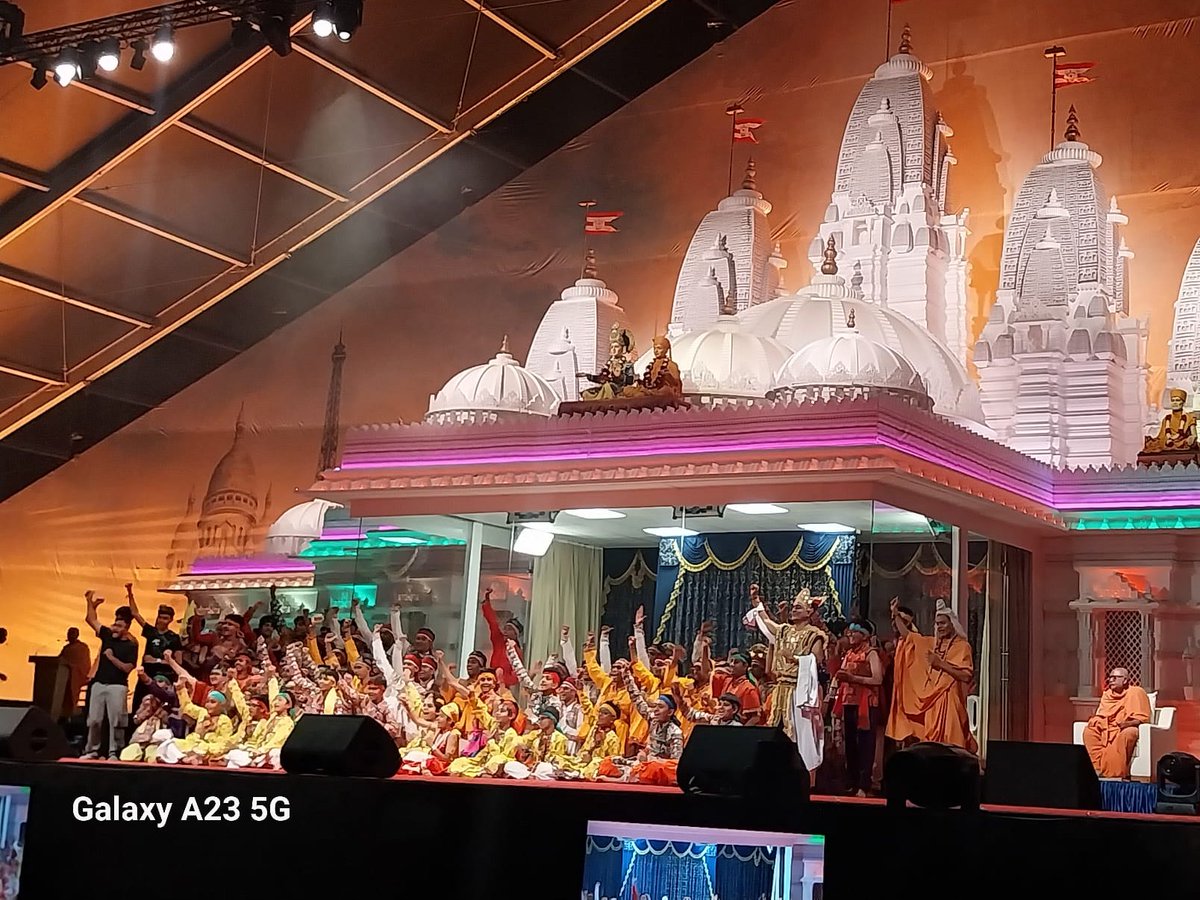 HROeAustria's tweet photo. ✨ HRÖ-Austria members joyfully celebrated Shri Krishna Janmashtami as part of @FriendsBAPS_AT  during the BAPS Festival de la Culture—with bhajans, skits, devotional activities &amp; inspiring reflections on Shri Krishna Bhagwan’s timeless teachings. 🙏

Jai Shri Krishna! 💛 https://t.co/c9u17RWbQk