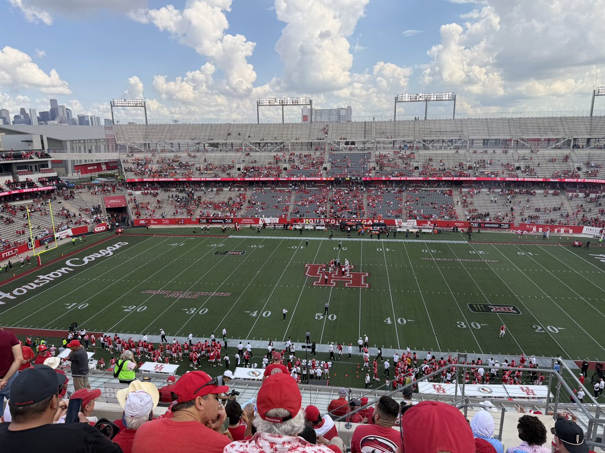 CoogsOnState's tweet photo. 🏈 HOUSTON COUGAR FOOTBALL TICKET GIVEAWAY 🏈
Houston gets the win and now here’s your chance to win!
Two (2) tickets and a Green Lot parking pass to Houston’s game against Southern on 9/12 at 6PM from TDECU Stadium. Seats are in section 308 row 7 which are chair-back seats!
To enter the giveaway:
1) Follow @CoogsOnState
2) Like and Repost
I’ll announce the winner this Wednesday 9/9 right here on X.
#GoCoogs #Coogs #CoogsOnState