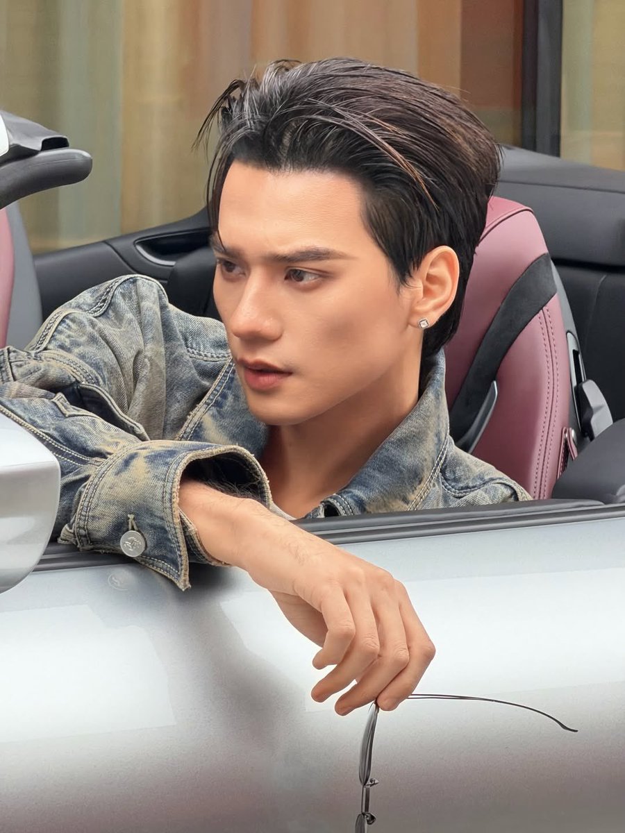 somfaew's tweet photo. ส่งรูปพี่เก่งให้เพื่อนมักเกิ้ลดู 70% บอกว่าเบ้าฮีคือฝรั่งมาก หารู้ไม่ว่าฮีไทยแท้ไม่มีฝรั่งผสม เบ้าระดับนี้ส่งตรงจากภูซางพะเยาเต้าอั้น โคตรของดีเมืองไทย https://t.co/5XLua1TVSv