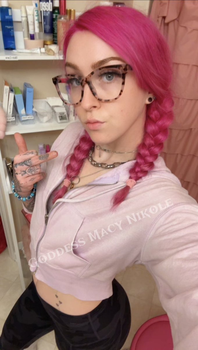 macy_nikole_'s tweet photo. It’s My birth month! 😈 

I want to be pampered this month…hair, nails, jewelry, &amp; lots of tribute!💰

I’m also in the midst of building My Skoolie, spoil Me in parts &amp; supplies!!!!🔨

📧mail Me, NO DMS!

c a r o l i n a m o d e l i n g 0 @ g m a i l . c o m https://t.co/vJya4lMKcA