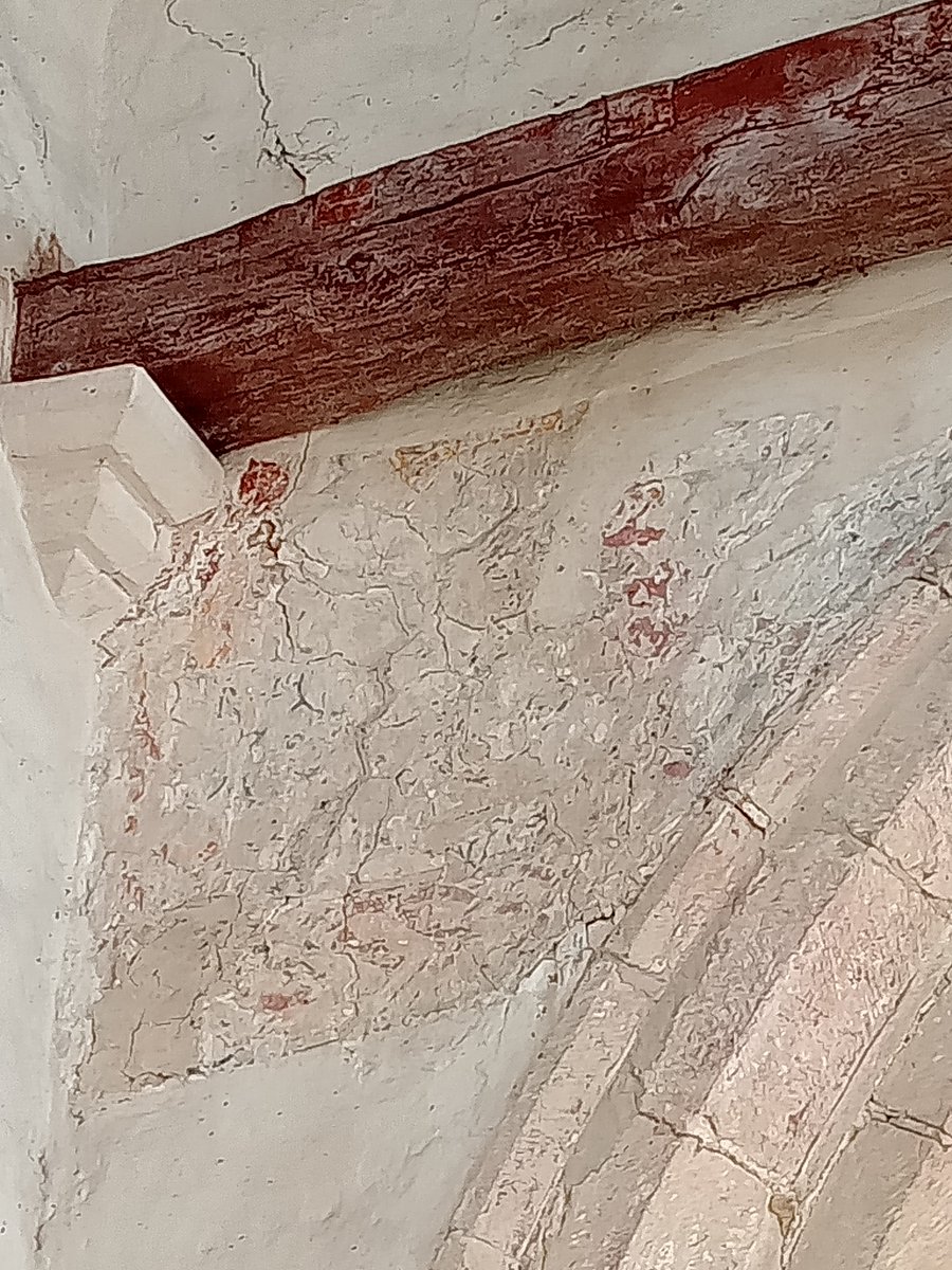 phil0073's tweet photo. The Chancel arch with #medieval paintings remnants.
#StMarysShelton,#Bedfordshire.#PhilOnaBike #StoneworkSunday #MedievalMonday #WednesdayWallPaintings https://t.co/aGR2ybt8O0