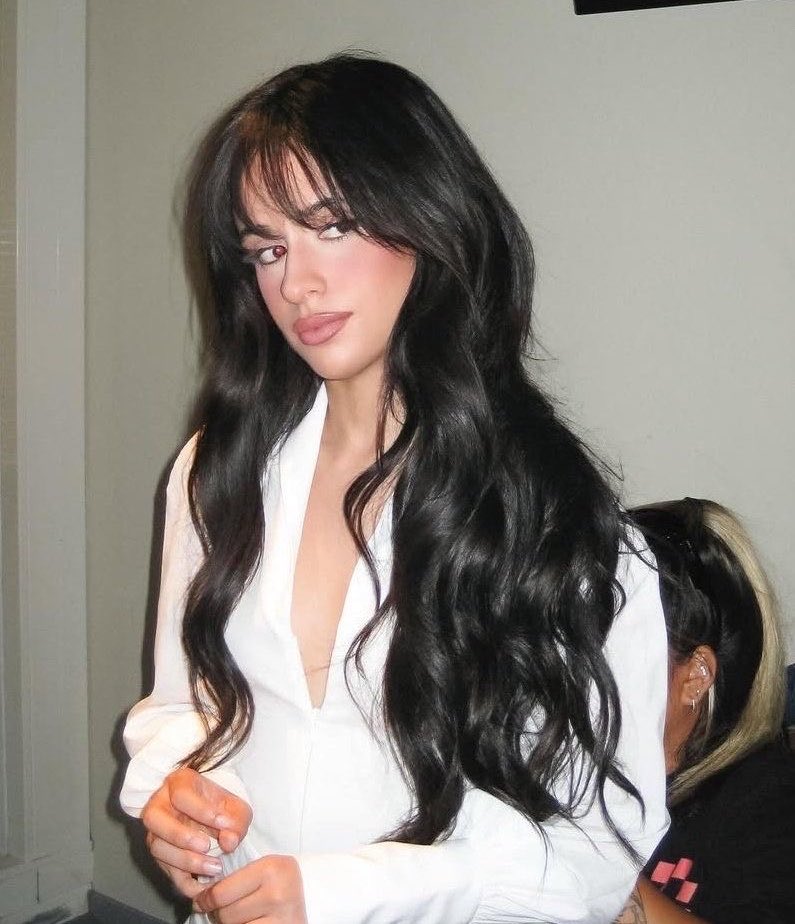 cabelloacervo's tweet photo. VAI HITAR! Camila Cabello revelou que tem interesse em criar uma marca de produtos capilares voltada à recuperação pós corte químico, inspirada nos problemas que enfrentou com o cabelo durante sua era loira.

Segundo ela, a marca se chamaria Camila Cabelos. https://t.co/EnaaYOkMAQ