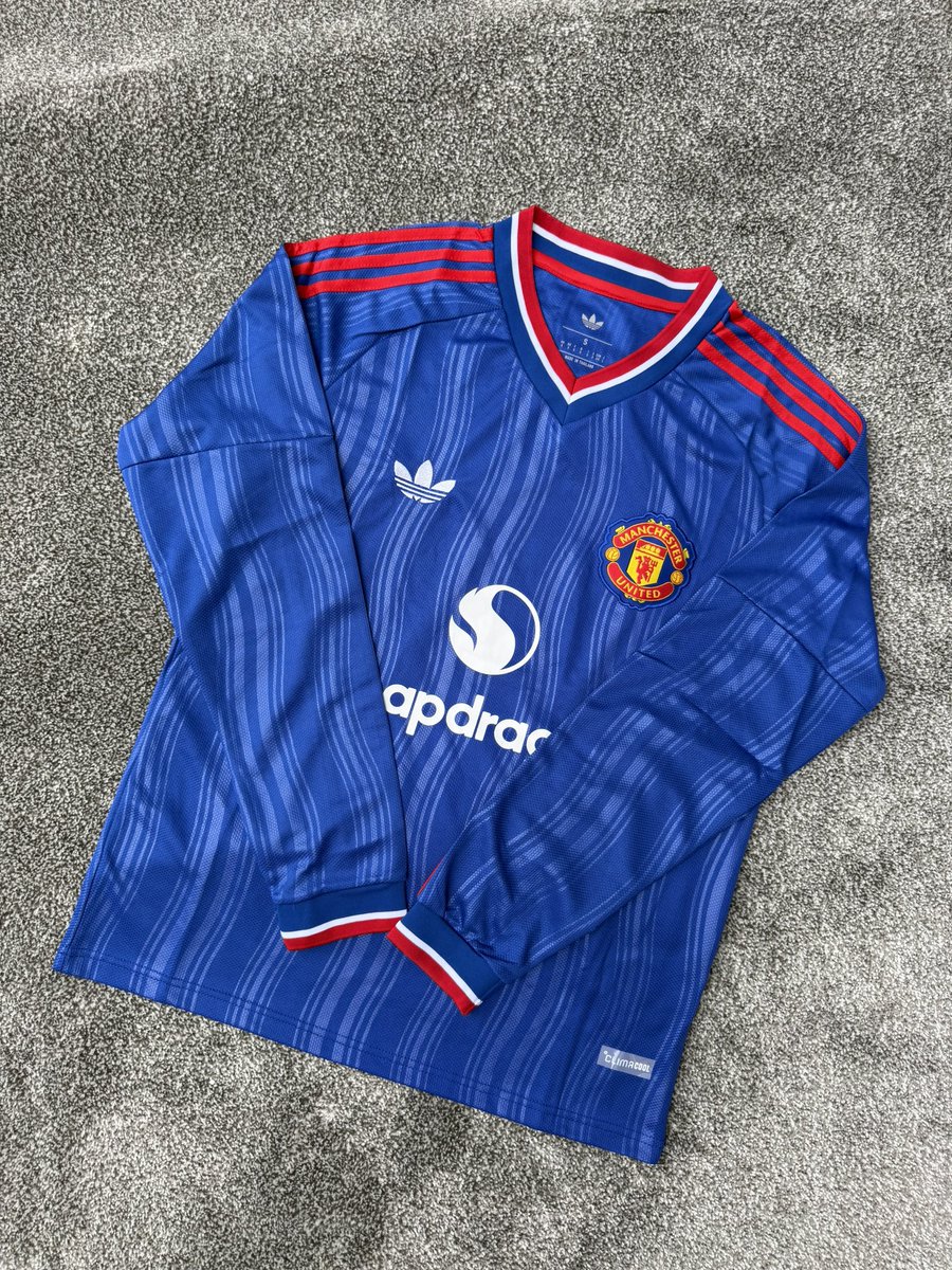 NafSad_'s tweet photo. Long sleeve fan version 

Kano:14k
Abuja:15k

S-2XL https://t.co/3z1qgOxKNR