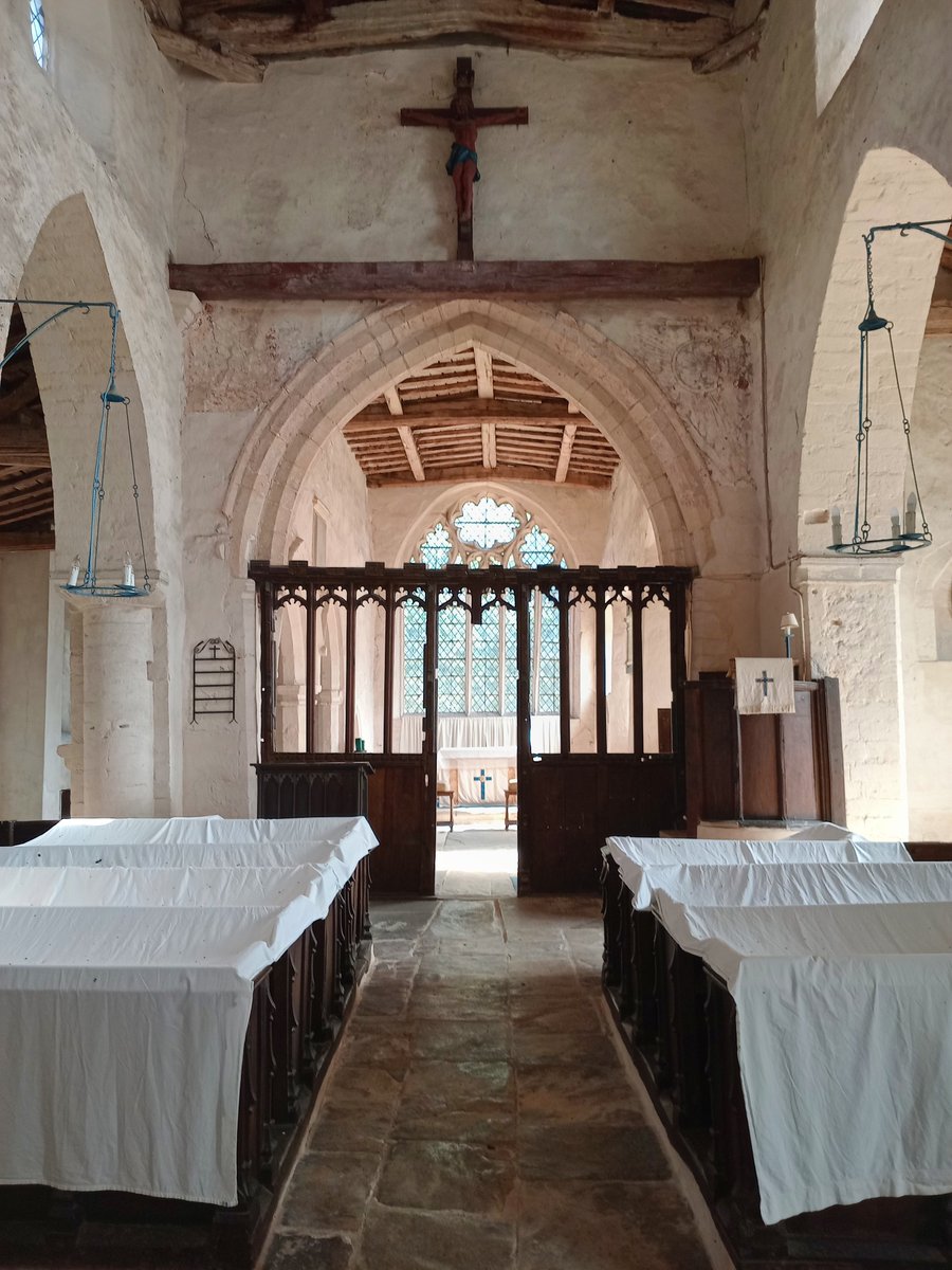 phil0073's tweet photo. Looking eastward in the Nave of
#StMarysShelton,#Bedfordshire.#PhilOnaBike #StoneworkSunday #WoodenWednesday https://t.co/zxKEDa4Wd9
