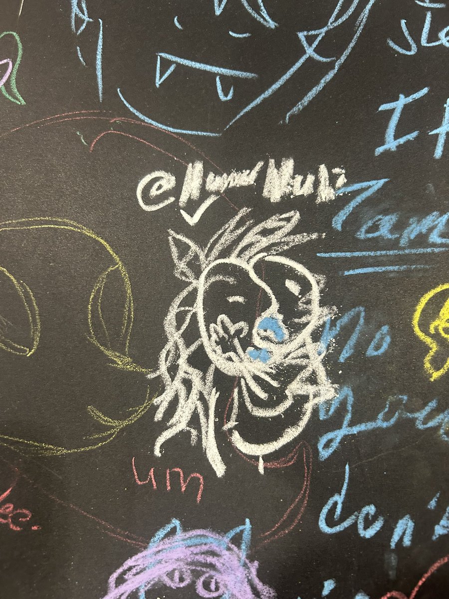 HumorMuhi's tweet photo. Went to MareFair4 and met some cool cats, I also drew this exact thing everywhere, if y’all want I can draw better now that I’m home lol XD (other photos didn’t show up so here’s the rest sorry :(. ) https://t.co/4Zz5qCReIZ