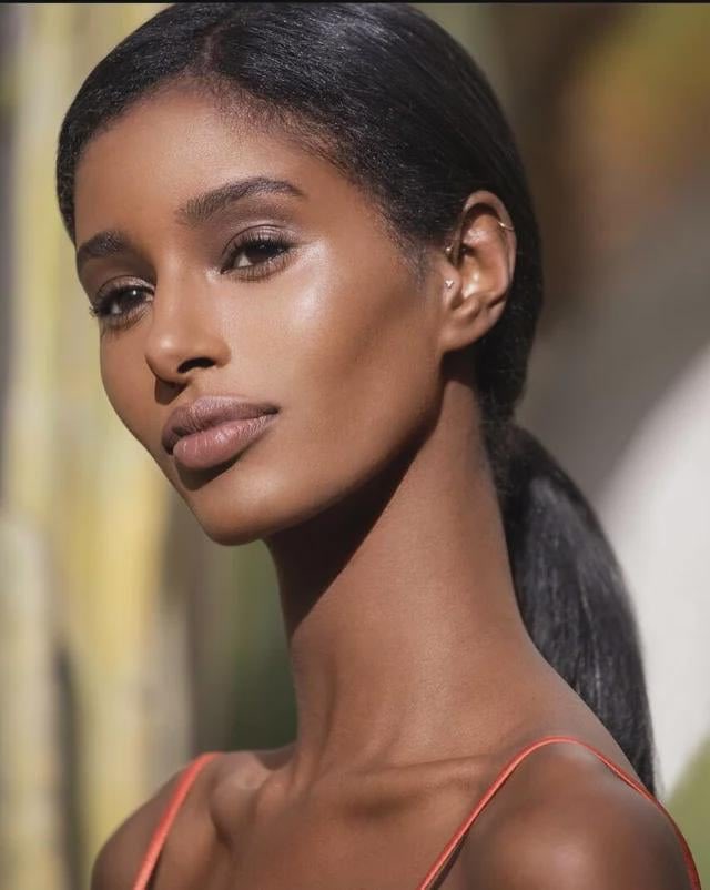 NewYorkFaemous's tweet photo. @blame_80 @AfricanDoll__ If people have to “get used to you” in order to think you’re attractive, then you’re not attractive.

People’s visceral reaction to your face is your level of attractiveness.

You don’t have to get used to seeing this woman to think she’s pretty. She just is. https://t.co/40ojP9hTFM