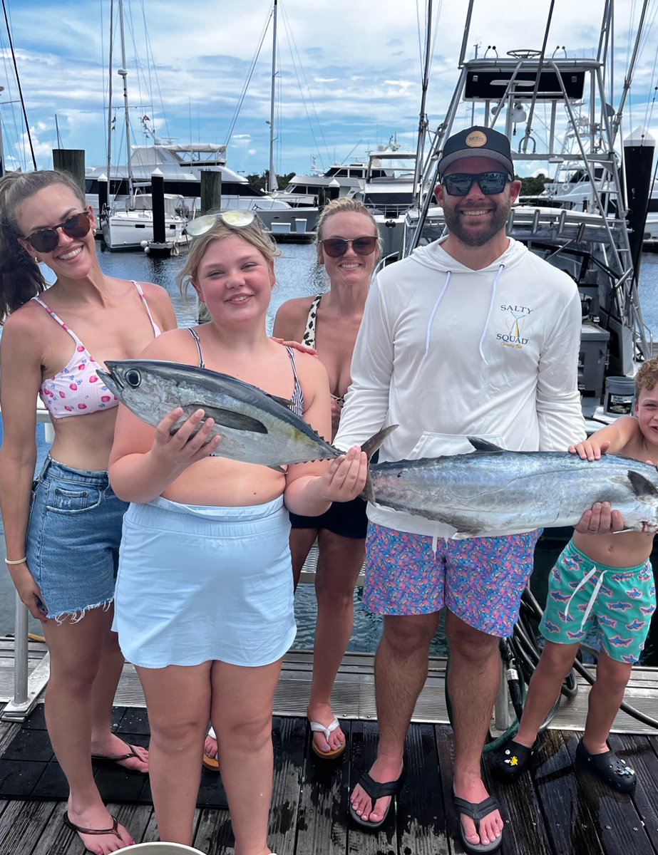 Tunawahoo_fl's tweet photo. Tyler brought his family out today and we had a great time. On the troll we released a very large bonita and boated a nice Blackfin Tuna. On the drift we were catching Grunts and Sand Tiles when when of our flatlines with live bait started screaming.  After a team effort we boat https://t.co/aKk8lgJbA2