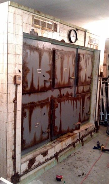 gorencro's tweet photo. Need somewhere to sleep tonight, I guess the town mortuary is what we're going with https://t.co/JyDMG2PmHK