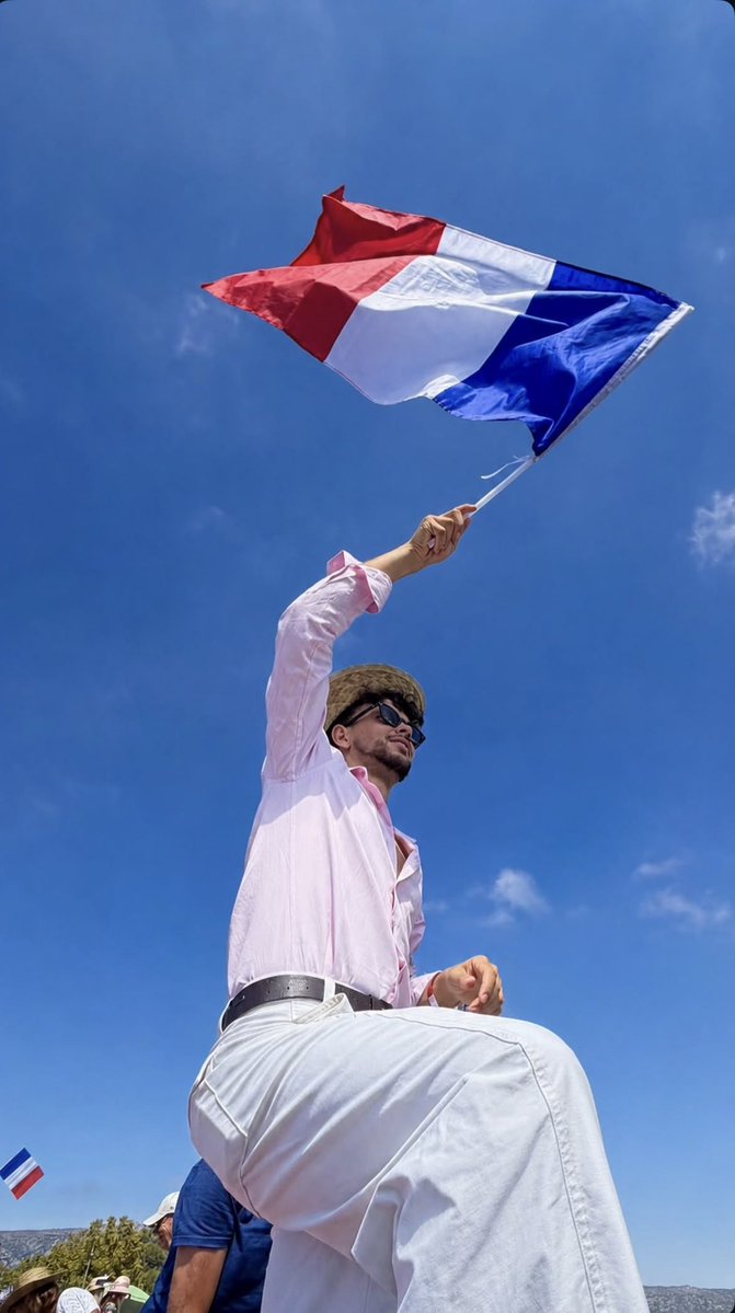 jeunesudr's tweet photo. Une jeunesse fière de son drapeau ! https://t.co/JGrtM9tUOF
