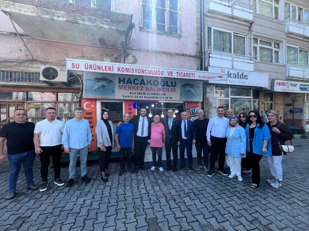sevansivacioglu's tweet photo. 📍 Giresun | Espiye

Türkiye Yüzyılı Buluşmaları kapsamında; 
AK Parti Espiye İlçe Teşkilatımızı, esnaflarımızı, sağlık çalışanlarımızı ve hemşehrilerimizi ziyaret ettik.

Esnafımızın ve vatandaşlarımızın talep ve beklentilerini dinledik; İstanbul Espiyeliler Federasyonu ile Espiye Eğricekliler Derneği’nde hemşehrilerimizle hasbihâl ettik.

@akpartiespiye 
@Giresunakparti 
@Akparti 
@abuyukgumus
