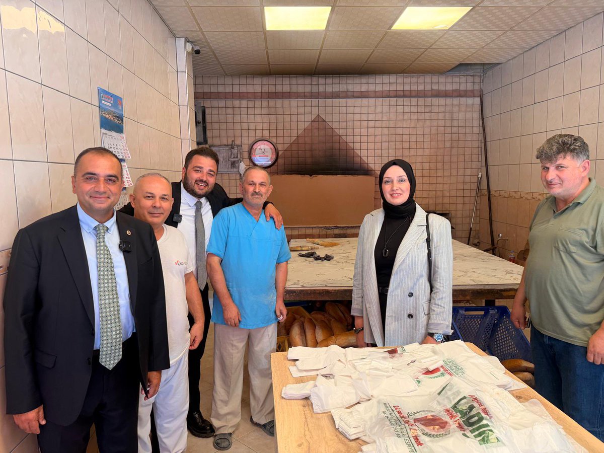 sevansivacioglu's tweet photo. 📍 Giresun | Espiye

Türkiye Yüzyılı Buluşmaları kapsamında; 
AK Parti Espiye İlçe Teşkilatımızı, esnaflarımızı, sağlık çalışanlarımızı ve hemşehrilerimizi ziyaret ettik.

Esnafımızın ve vatandaşlarımızın talep ve beklentilerini dinledik; İstanbul Espiyeliler Federasyonu ile Espiye Eğricekliler Derneği’nde hemşehrilerimizle hasbihâl ettik.

@akpartiespiye 
@Giresunakparti 
@Akparti 
@abuyukgumus