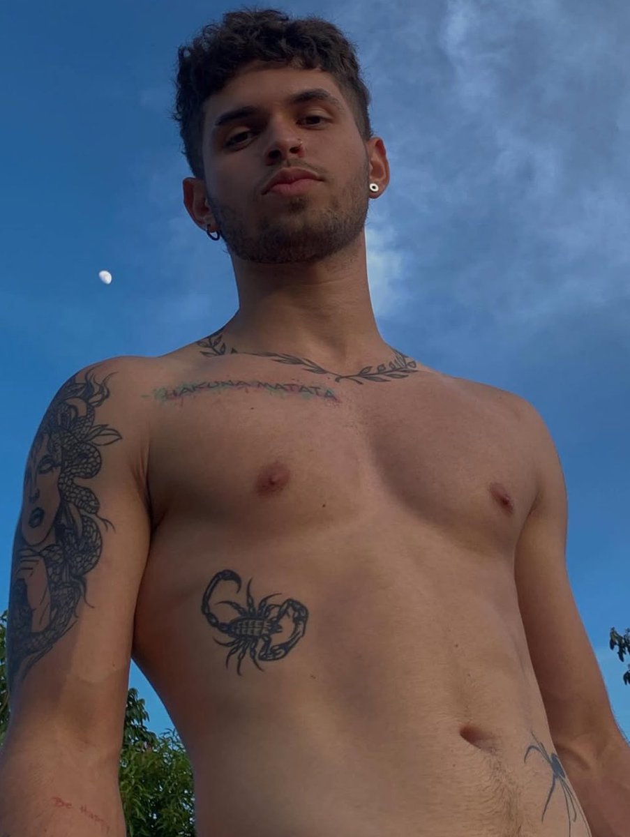 Jhoanap98's tweet photo. Quien tiene contenido de el🥴🥴🥴🥴 https://t.co/bhRAnLGqfz