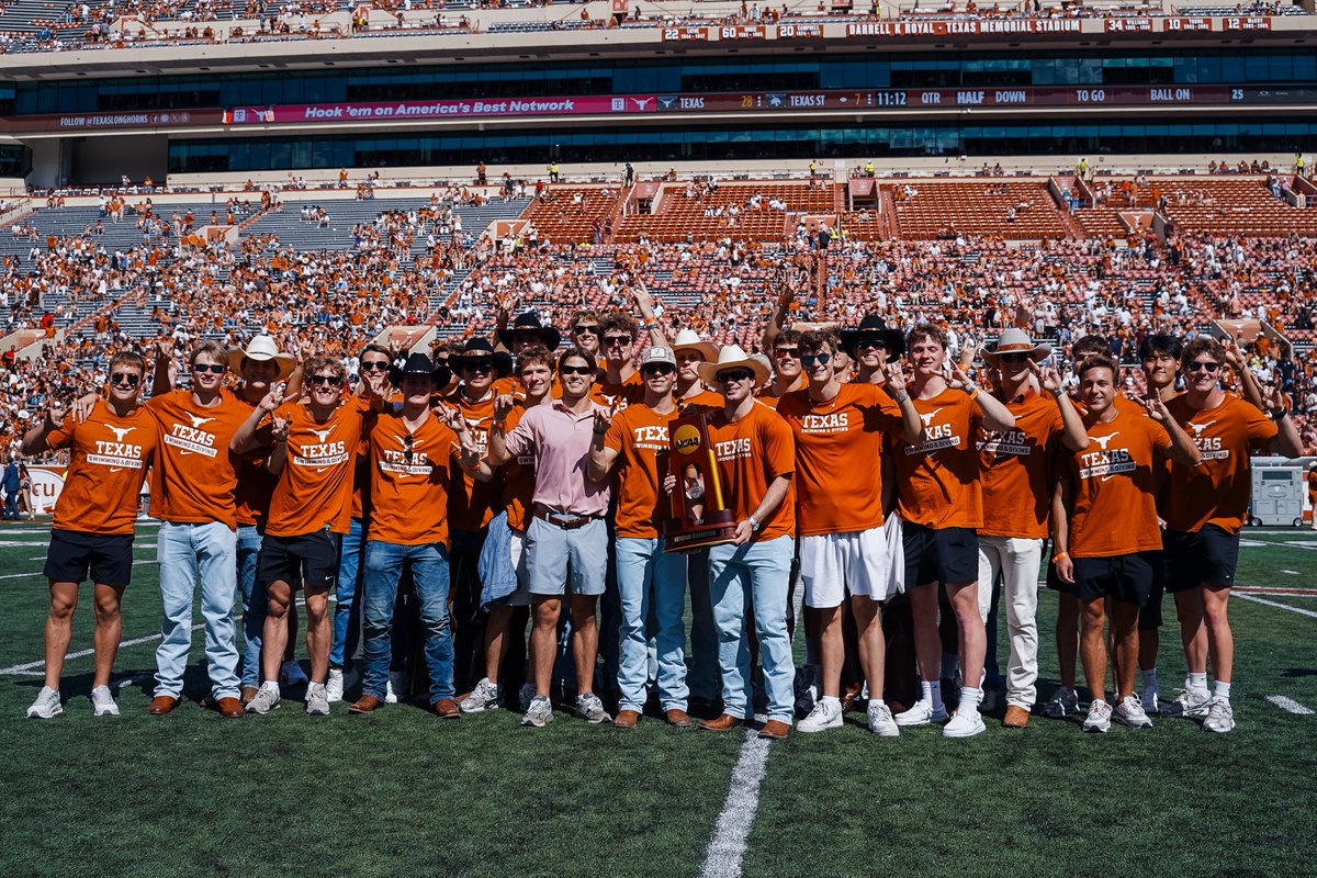 TexasMSD's tweet photo. one more time celebrating back-to-back titles 🤘

#HookEm https://t.co/YcwNTCXzyS