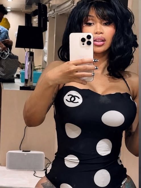 prettyandbardi's tweet photo. Cardi B just nastyyy 🔥🤍🖤 https://t.co/yyEVatM4eT