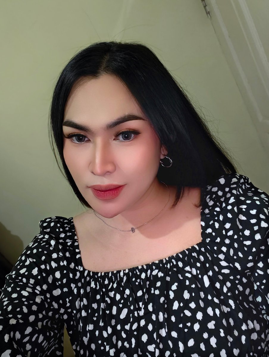 dianaputeri993's tweet photo. Kalo aku make up dempul gini kamu tetep suka kan? https://t.co/zb2i4ccAu6