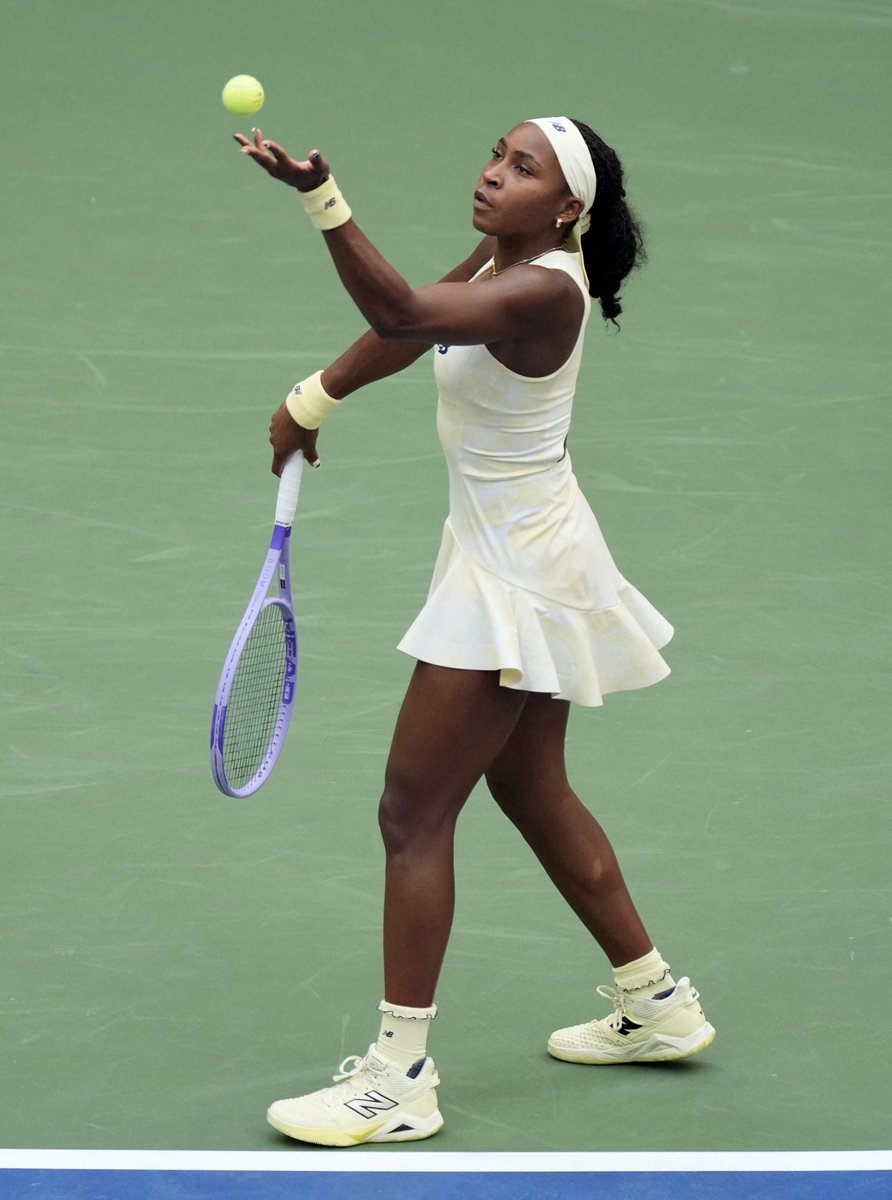 BlackSpinGlobal's tweet photo. #USOpen | Coco Gauff is through to the fourth round after a 6-3, 6-4 victory over Cristina Bucsa in her first day match in New York.

Gauff, yet to drop a set headed into week two, awaits the winner between (14)Iva Jovic and (17)Alexandra Eala.

📸 | Eduardo Munoz [Reuters] https://t.co/ojM1OS041c