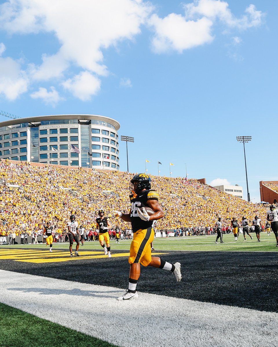 HawkeyeFootball's tweet photo. 26 in for 6 😮‍💨 https://t.co/jWIAmUTgFM