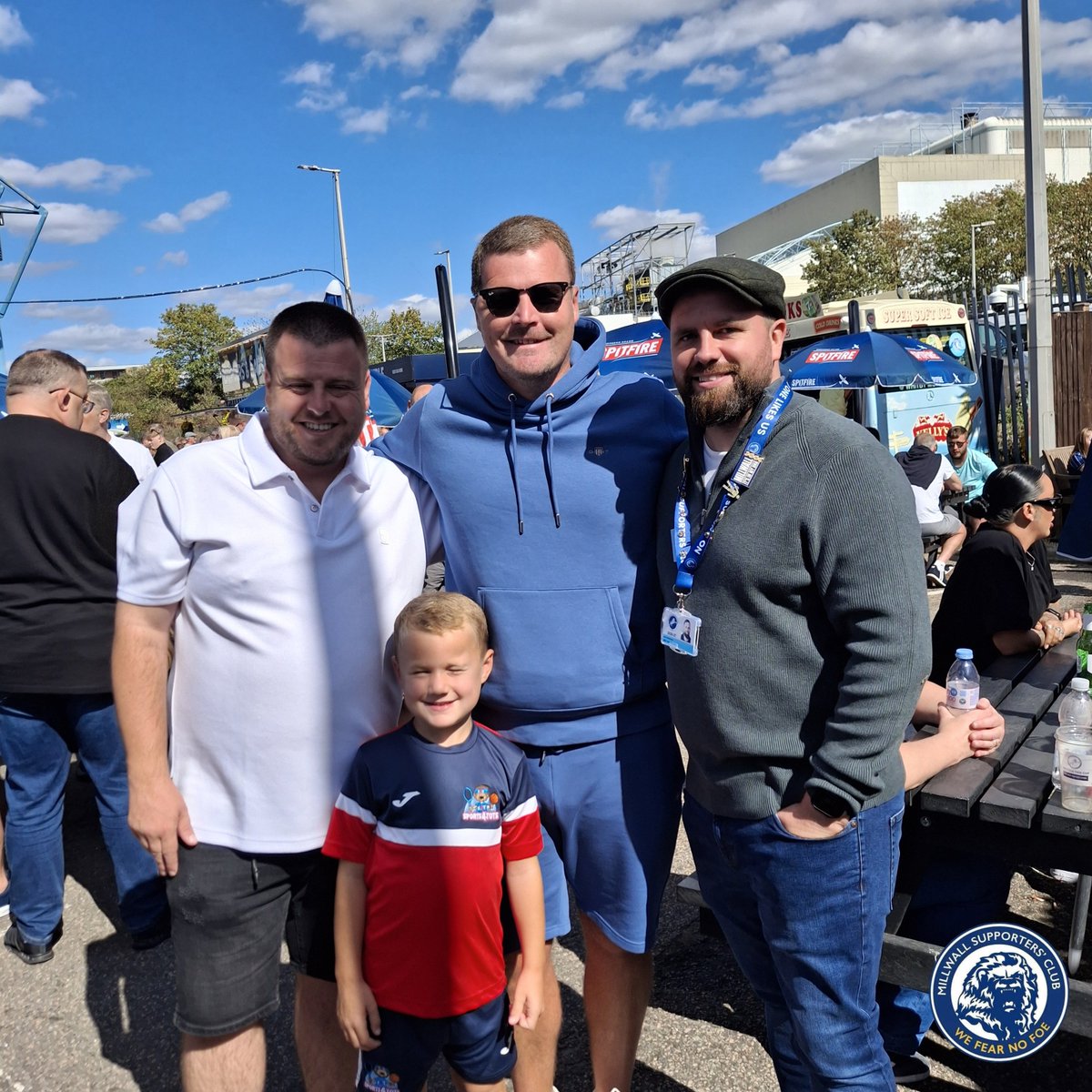 TheMillwallFans's tweet photo. Four nil. Three points.
An excellent afternoon at the MSC stall, meeting new friends, seeing old ones and catching up with the Chairman #millwallsupportersclub https://t.co/jmEhc3WAWy