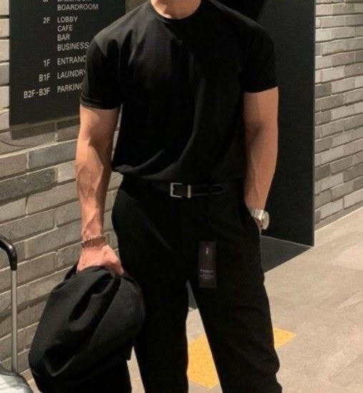 Ussonlyy's tweet photo. I’m attracted to men who dress like this.🤍 https://t.co/CS5t3VZdY8